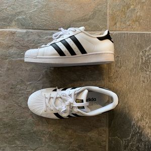 Adidas superstars